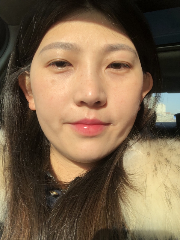 轻闭双眼的第一张照片--长乐相亲服务中心