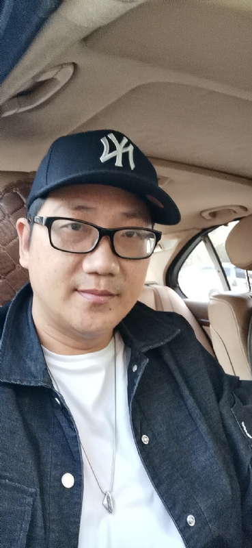 拥抱幸福的第一张照片--长乐相亲服务中心