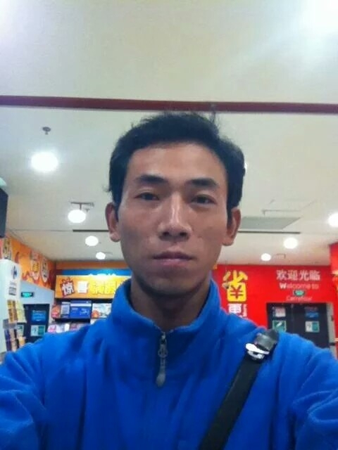 青草地溪水边的第一张照片--长乐相亲服务中心