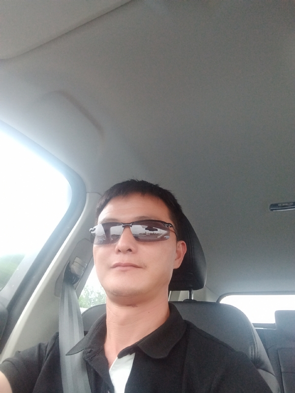 孤独的男人的第二张照片--长乐相亲服务中心