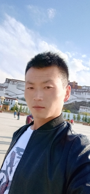 阳光下的小草的第二张照片--长乐相亲服务中心