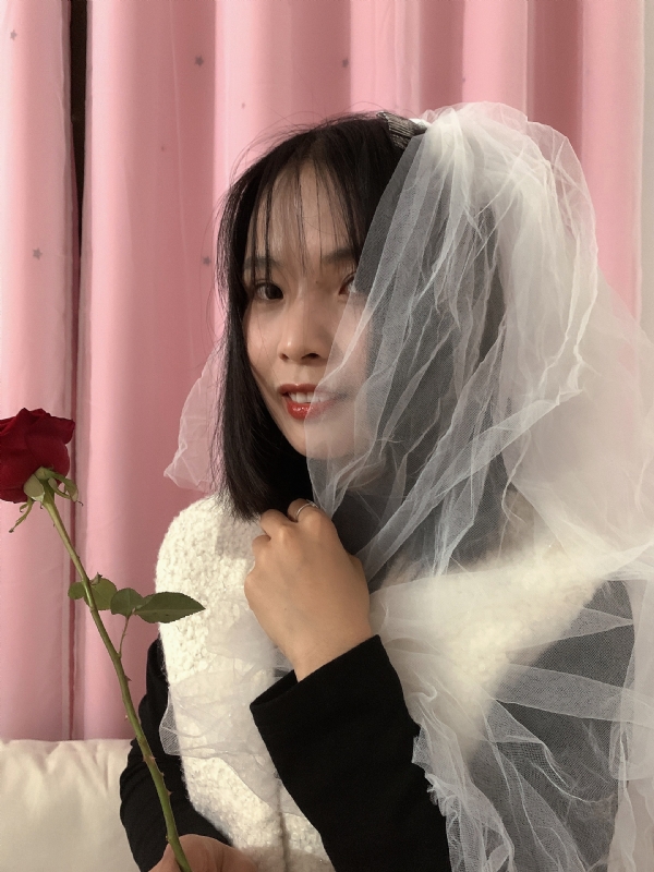 持紫菜包饭的女孩的第一张照片--长乐相亲服务中心