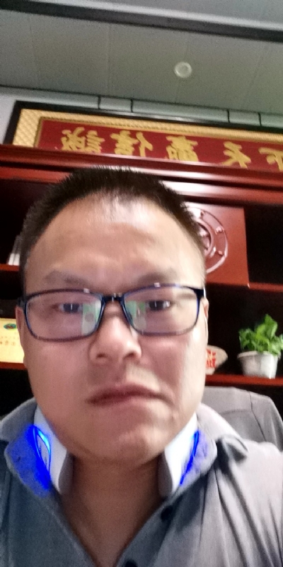 模具工匠的第一张照片--长乐相亲服务中心