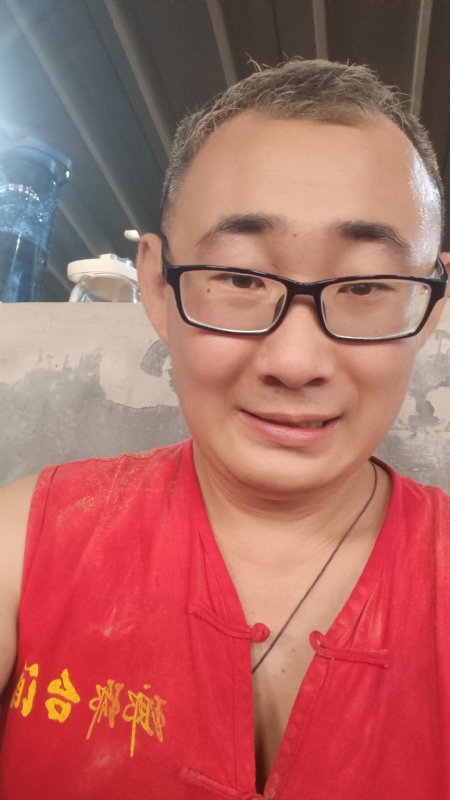 黑黑一笑的第二张照片--长乐相亲服务中心